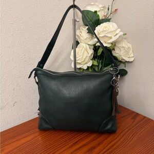 Elegant Green Shoulder Bag with Soft Leather